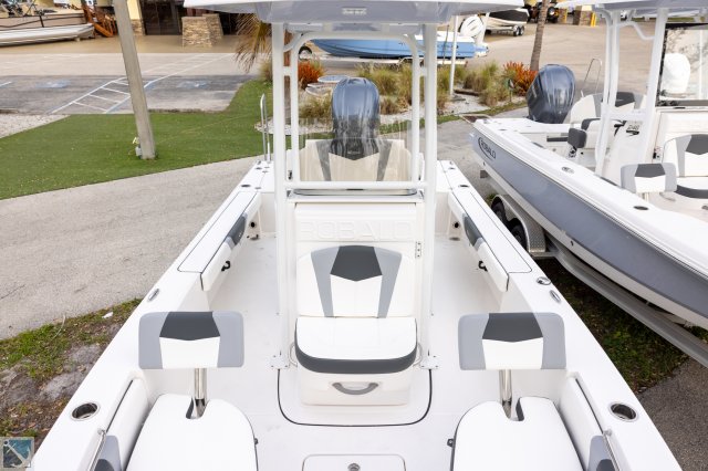 New 2024 Robalo 226 Cayman for sale